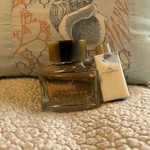 PerFume- EAU DE PARFUM -Natural spray Vaaporisateur
My BURBERRY with Body lotion